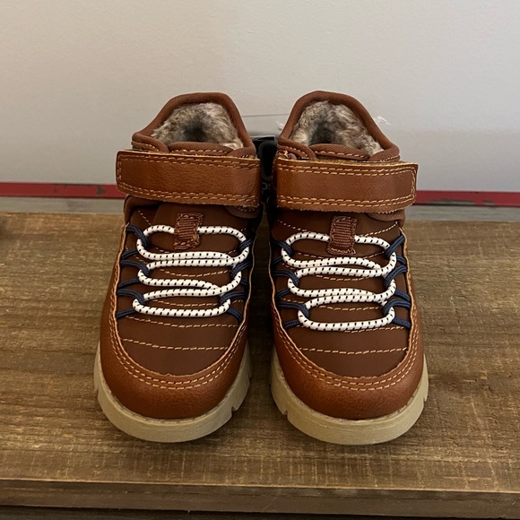 NWT OshKosh B’gosh Allister Toddler Boys Ankle Boots Size 5 - Picture 2 of 8